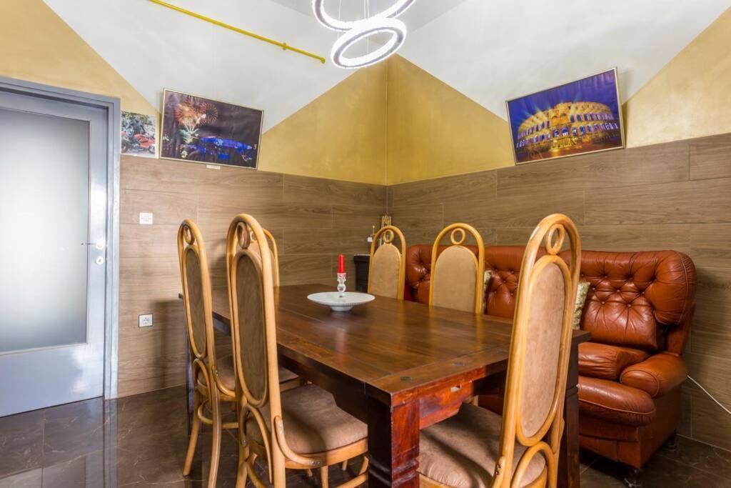 Excellent-centralocated-renovated-2bdr